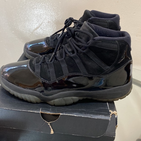 COPY - AIR JORDAN 11 RETRO 'CAP AND GOWN' - Picture 4 of 8